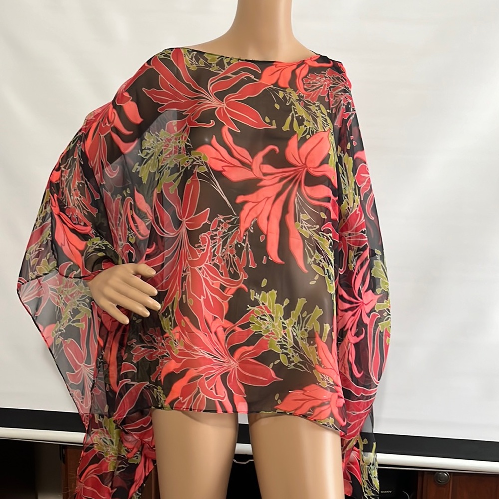Vince camuto light weight top. Size s